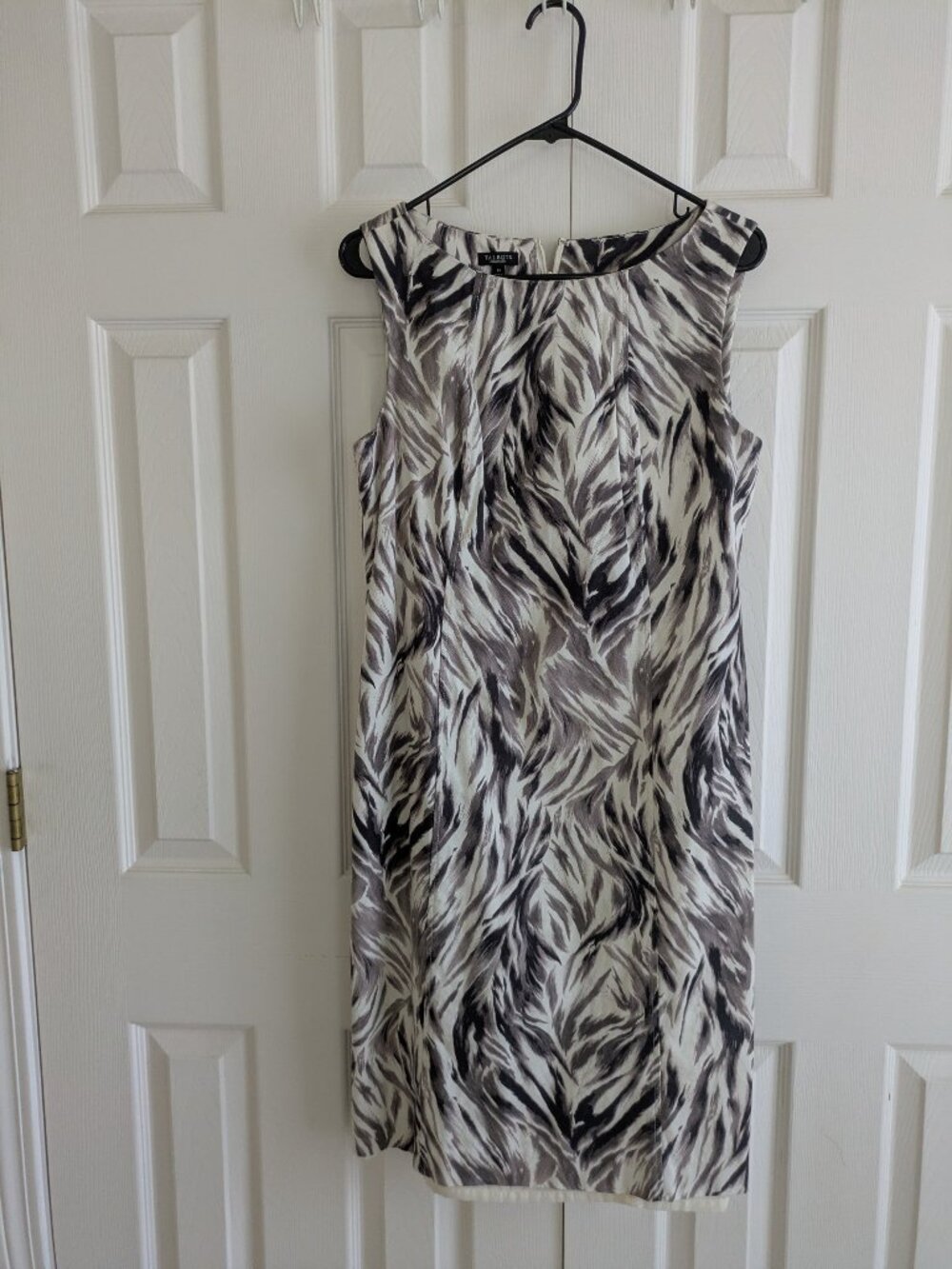 Talbots Knee Length Tiger Print White/Black Sleeveless Dress Sz 10